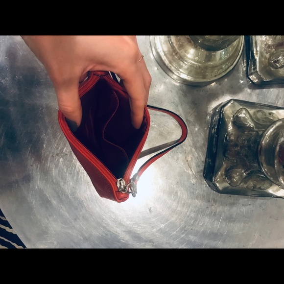 Red leather authentic wristlett - Picture 3 of 3